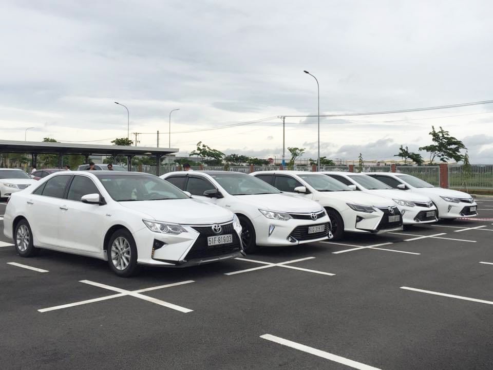 Đặt xe 4 chỗ sân bay Tân Sơn Nhất Phù hợp với nhu cầu di chuyển cá nhân hoặc gia đình nhỏ