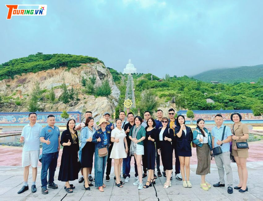 Combo Thuê Xe + Tour Biển Quy Nhơn – Tiết Kiệm 30% Chi Phí